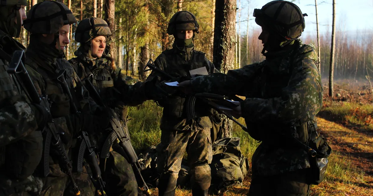 Varusmiespalvelus rajoittaa nuorten äänestysoikeutta